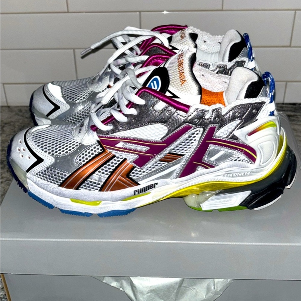MENS BALENCIAGA RUNNERS SIZE 11 BRAND NEW
